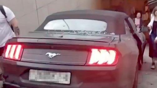 В Москве автомобиль после столкновения с другой машиной врезался в подземный переход