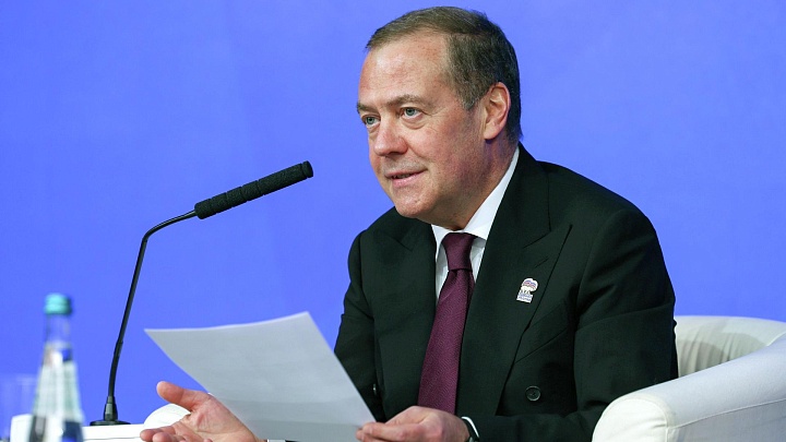 Медведев пожелал победы на выборах женщинам-кандидатам «Единой России»