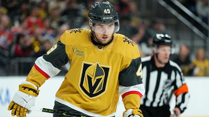 Шайба Барбашева не спасла "Вегас" от поражения в матче НХЛ