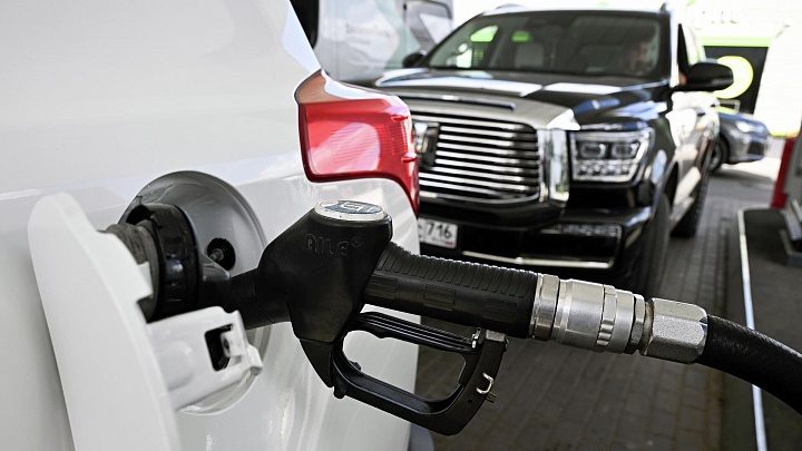 Новак поручил и дальше следить за ценами на нефтепродукты в регионах
