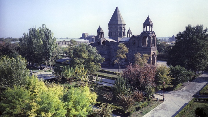 Заключенные армянские архиепископы осудили попытки раскола церкви