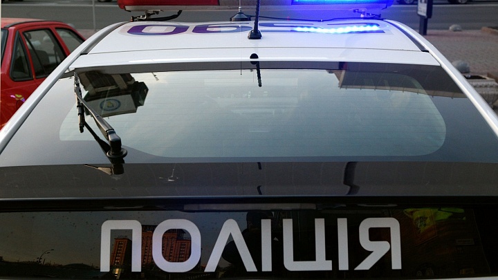 Женщин на Украине вынудили извиниться за прослушивание песен на русском языке