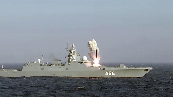 Северный флот провел учения в акватории Баренцева моря